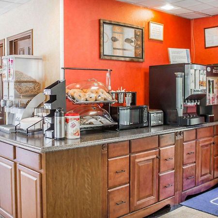 Rodeway Inn Huntington Station - Melville Dış mekan fotoğraf