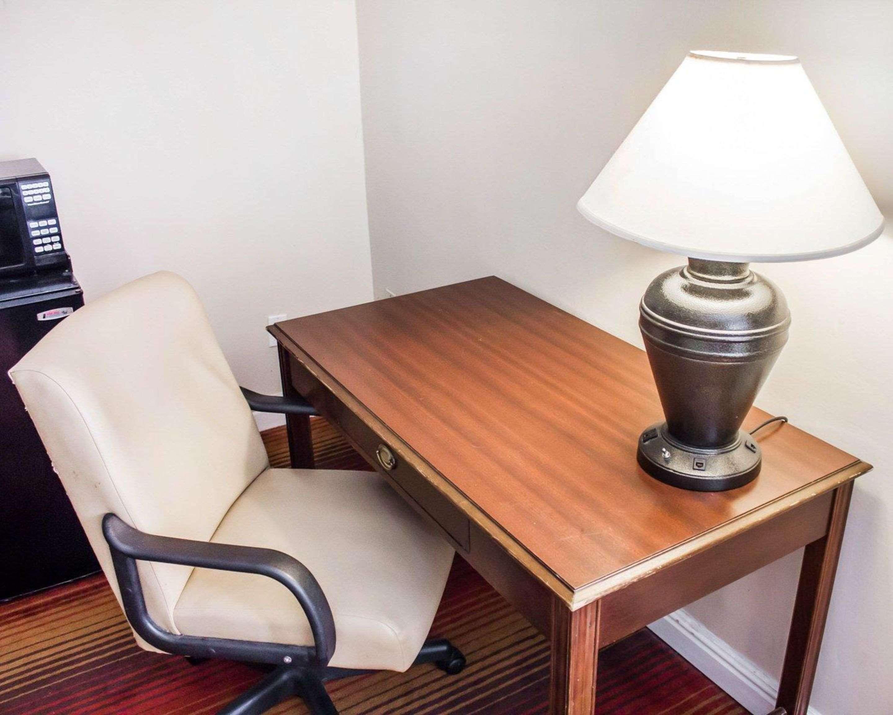 Rodeway Inn Huntington Station - Melville Dış mekan fotoğraf