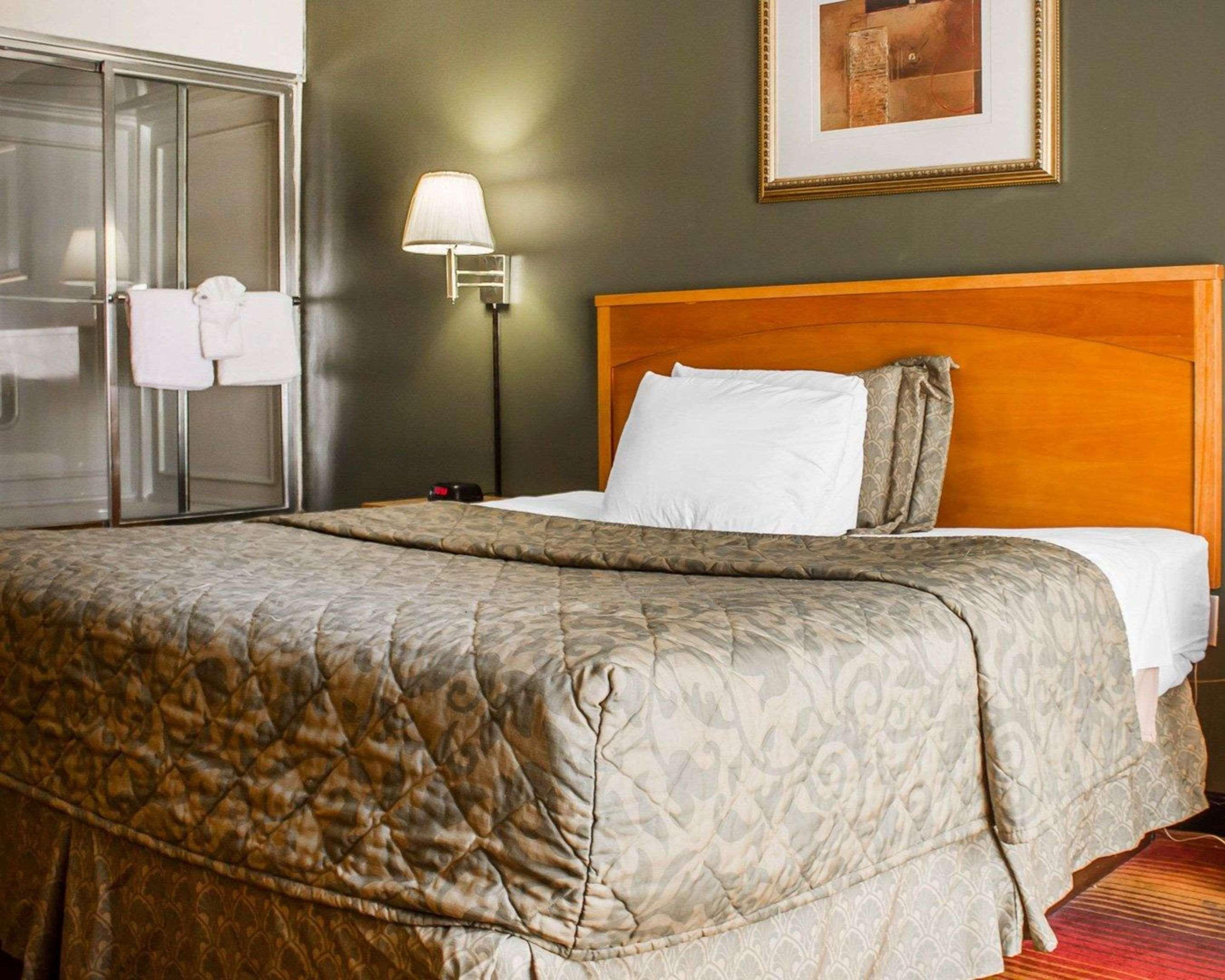Rodeway Inn Huntington Station - Melville Dış mekan fotoğraf