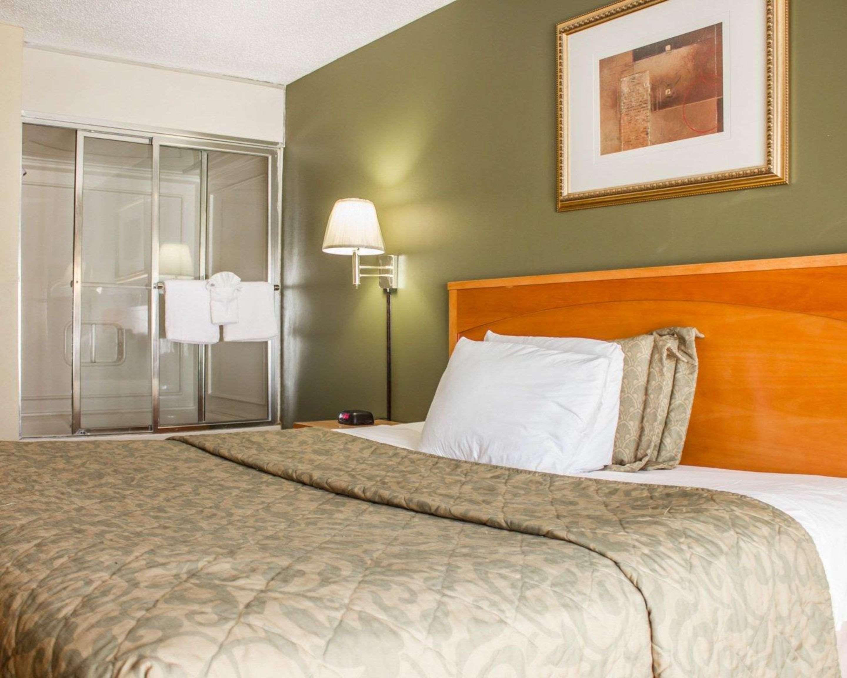 Rodeway Inn Huntington Station - Melville Dış mekan fotoğraf