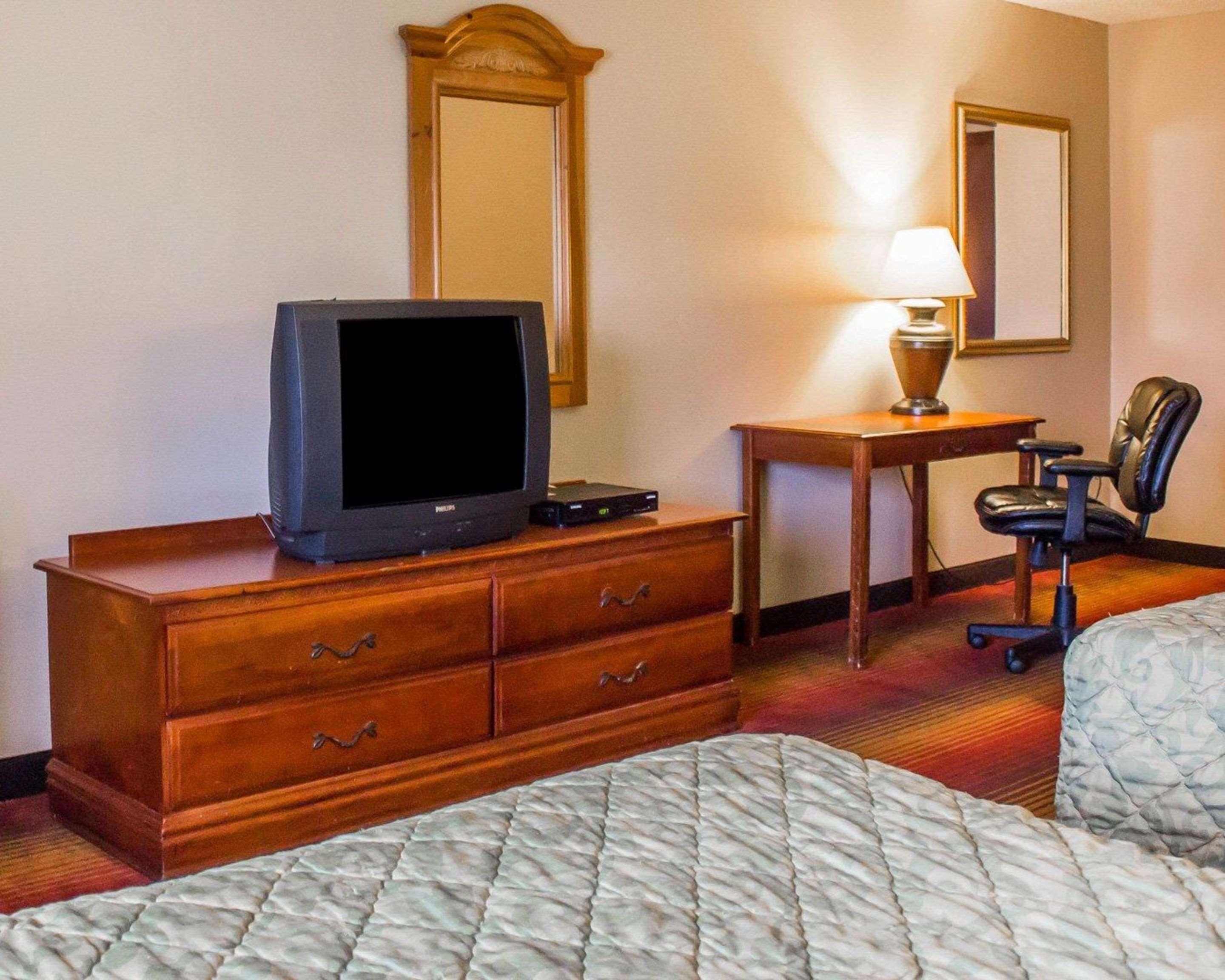 Rodeway Inn Huntington Station - Melville Dış mekan fotoğraf