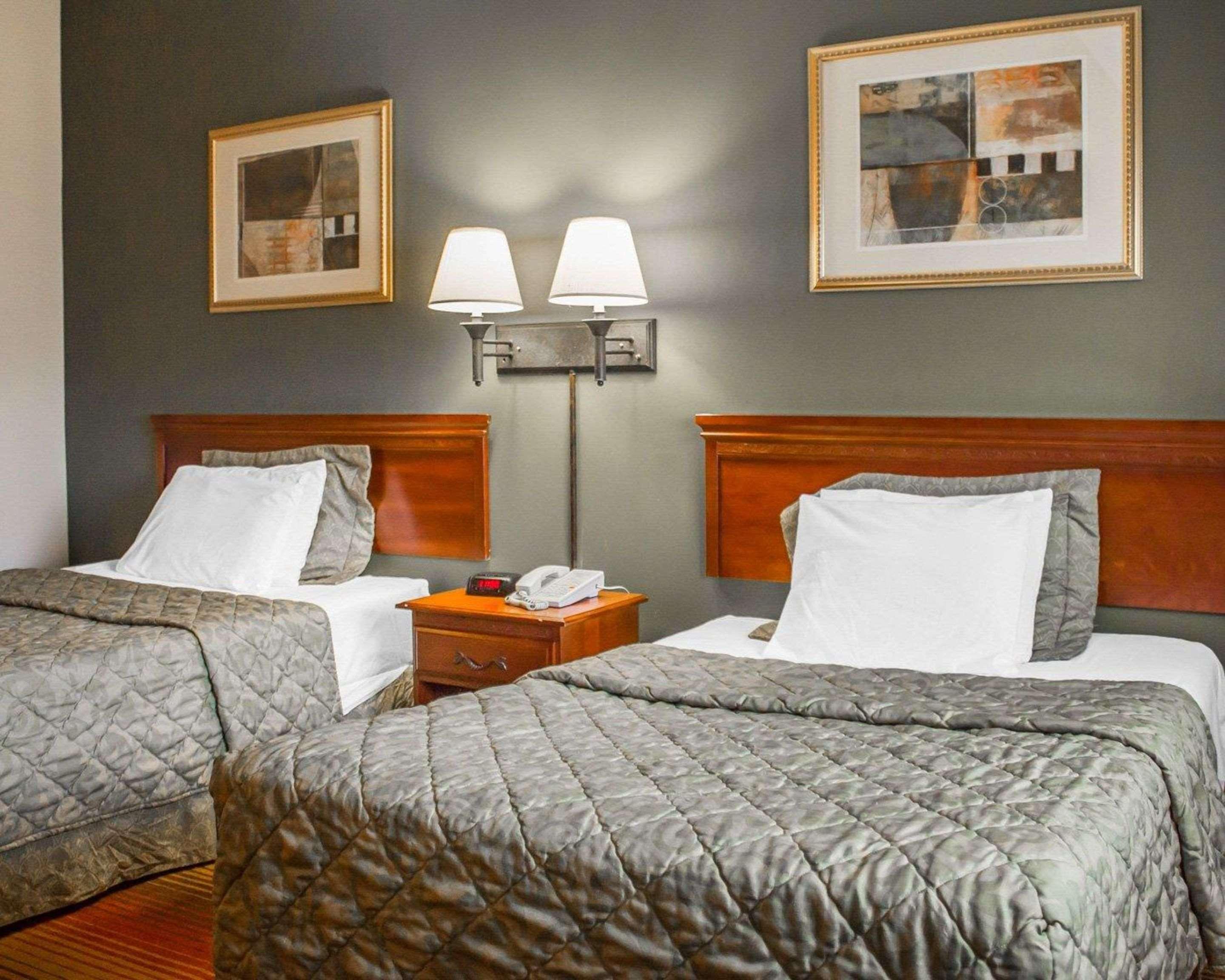Rodeway Inn Huntington Station - Melville Dış mekan fotoğraf