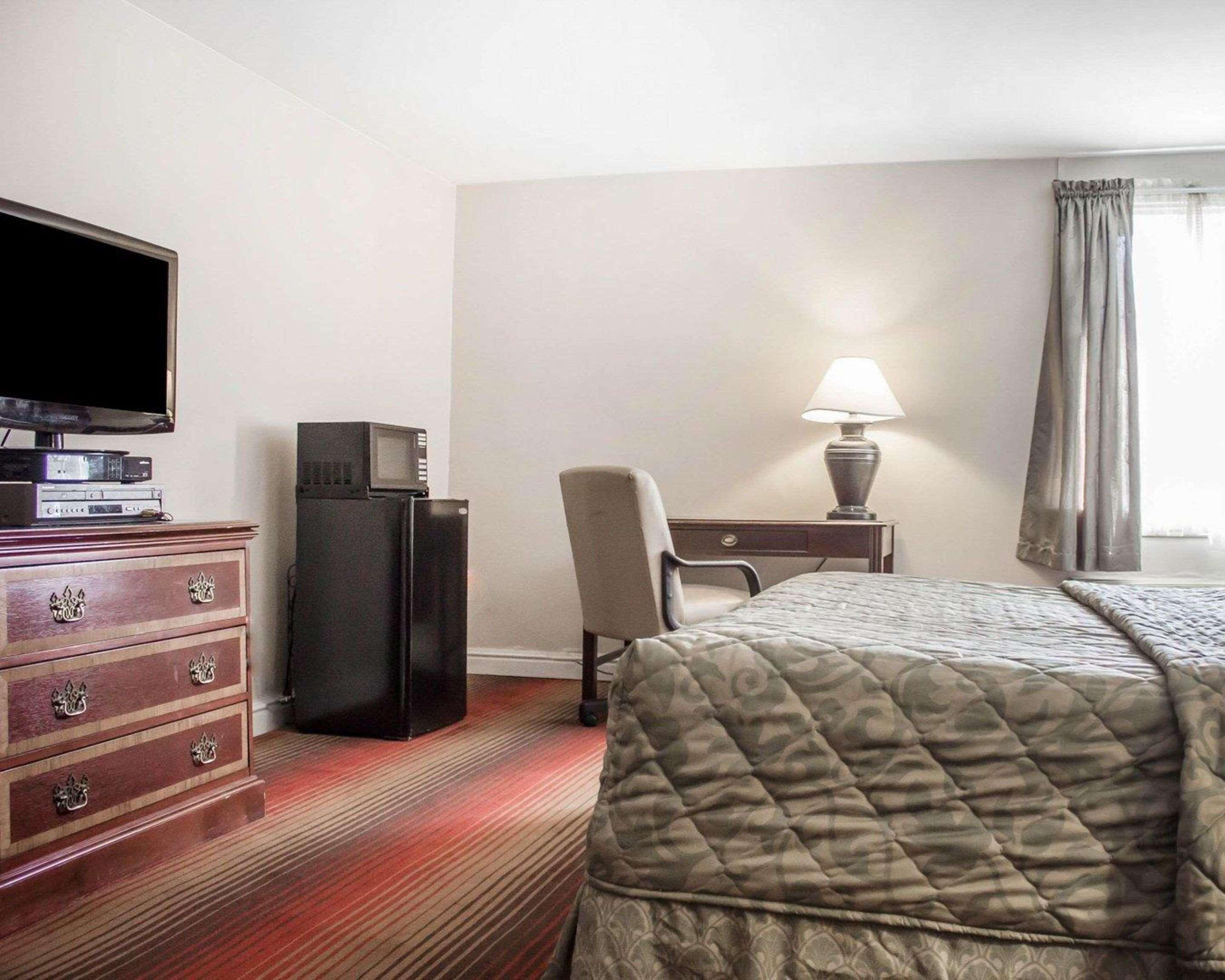 Rodeway Inn Huntington Station - Melville Dış mekan fotoğraf