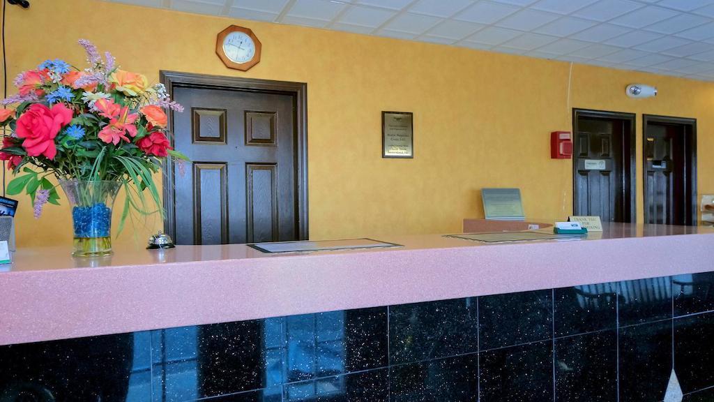 Rodeway Inn Huntington Station - Melville Dış mekan fotoğraf