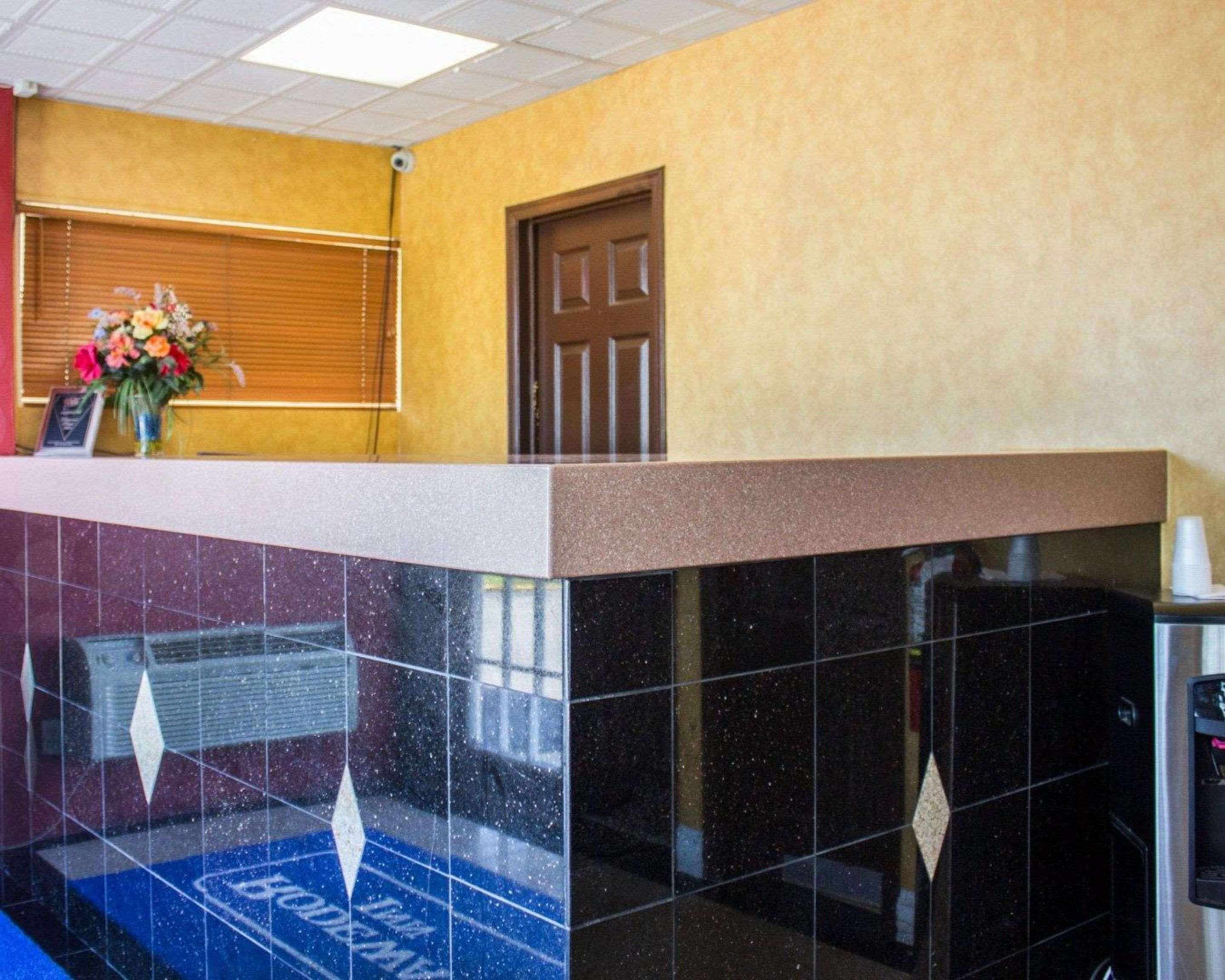 Rodeway Inn Huntington Station - Melville Dış mekan fotoğraf
