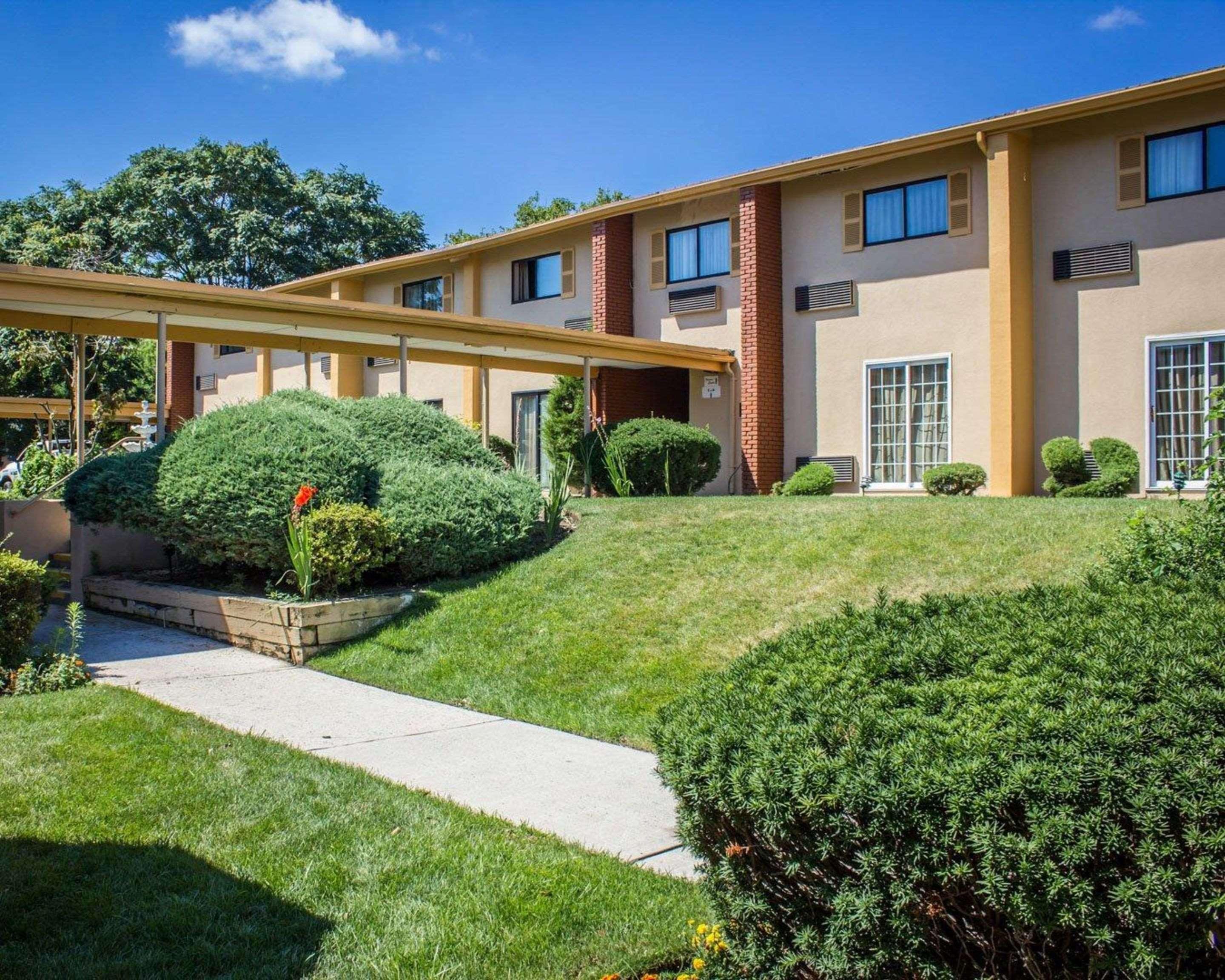 Rodeway Inn Huntington Station - Melville Dış mekan fotoğraf