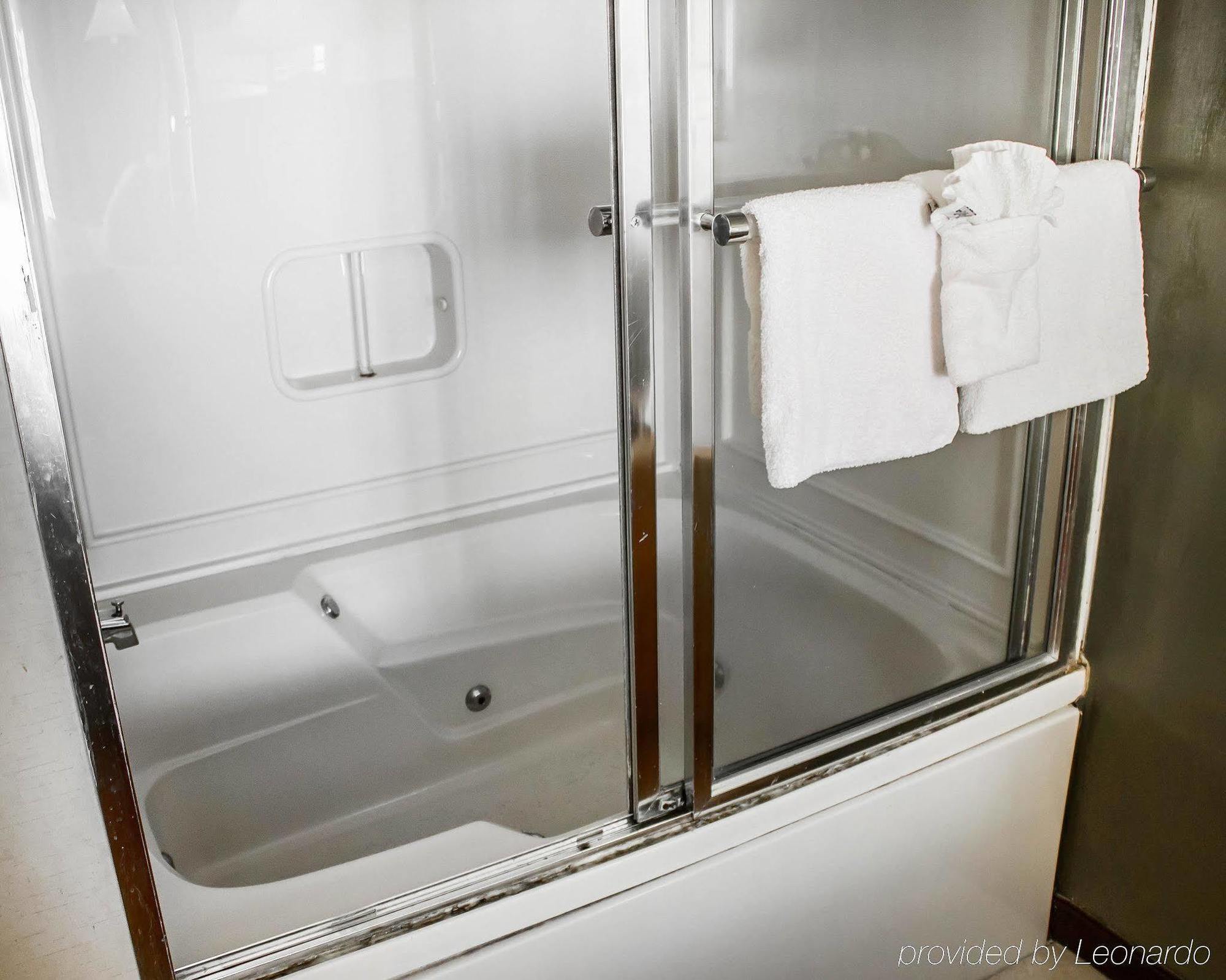 Rodeway Inn Huntington Station - Melville Dış mekan fotoğraf