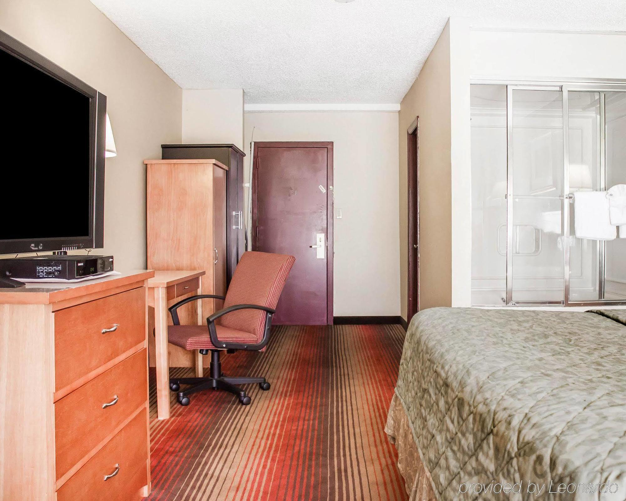 Rodeway Inn Huntington Station - Melville Dış mekan fotoğraf