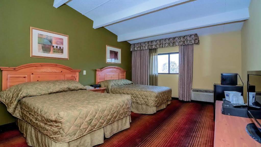 Rodeway Inn Huntington Station - Melville Dış mekan fotoğraf
