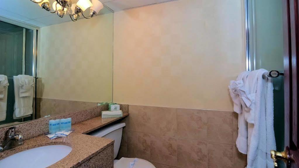Rodeway Inn Huntington Station - Melville Dış mekan fotoğraf